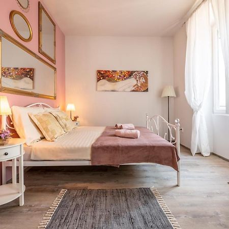 Old City Romantic Studios 4 With Free Private Parking Pola Esterno foto