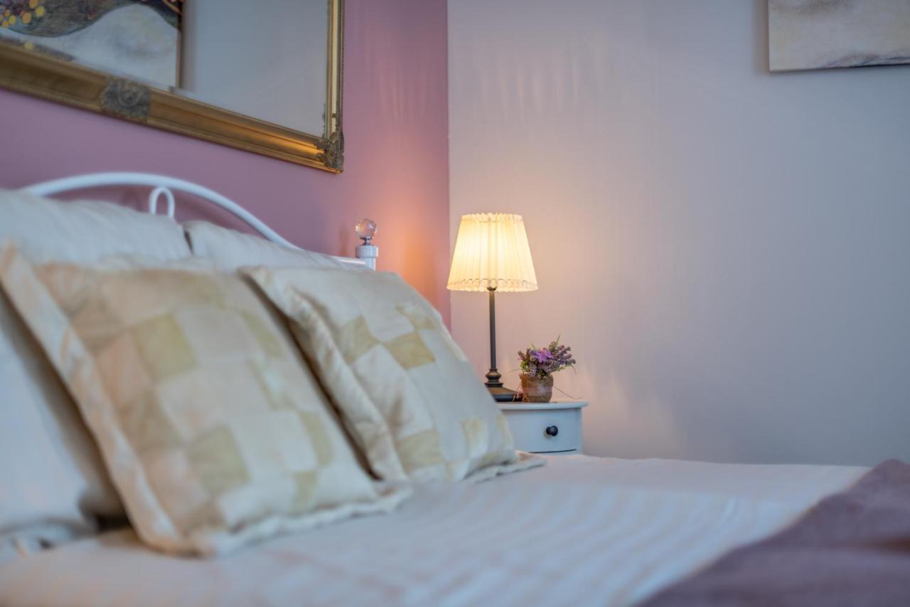 Old City Romantic Studios 4 With Free Private Parking Pola Esterno foto