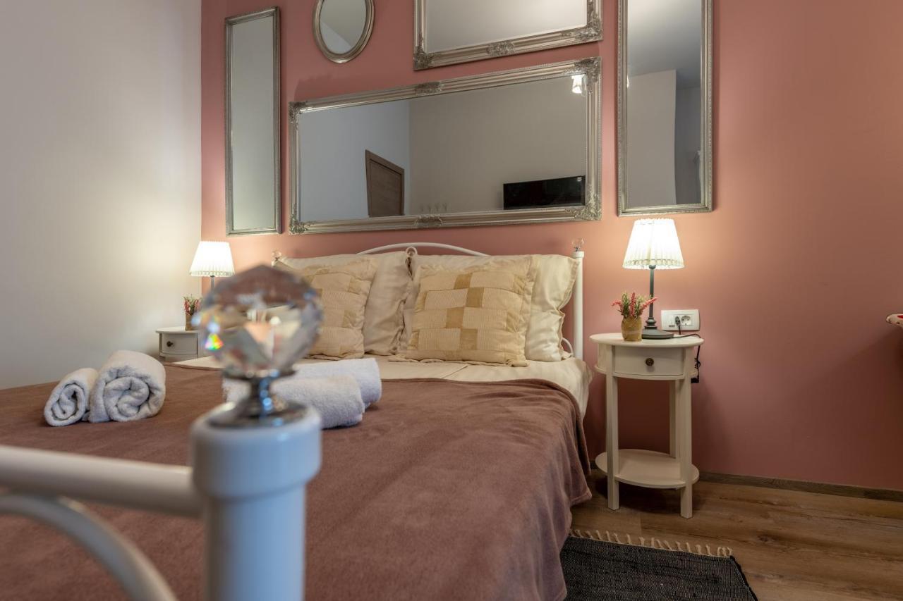 Old City Romantic Studios 4 With Free Private Parking Pola Esterno foto