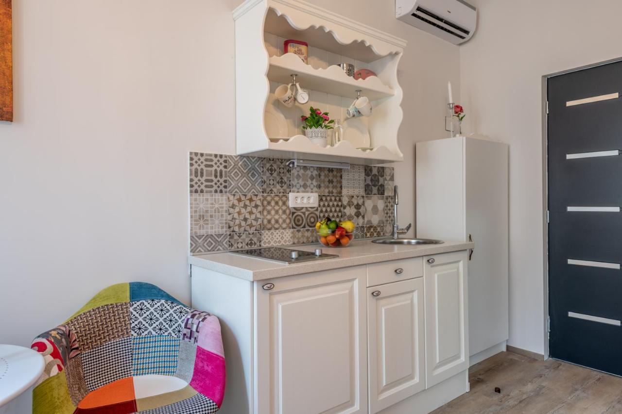 Old City Romantic Studios 4 With Free Private Parking Pola Esterno foto
