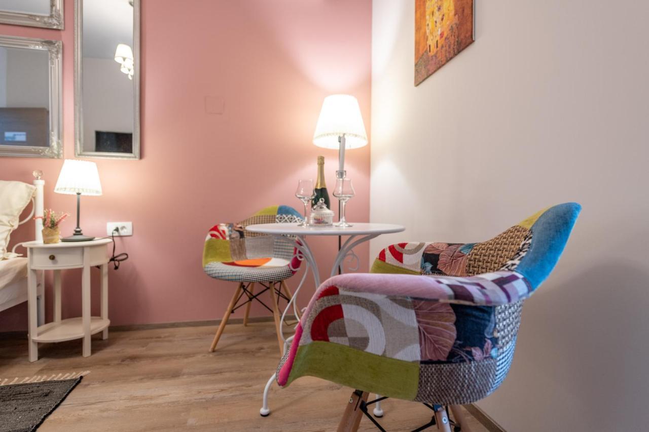 Old City Romantic Studios 4 With Free Private Parking Pola Esterno foto