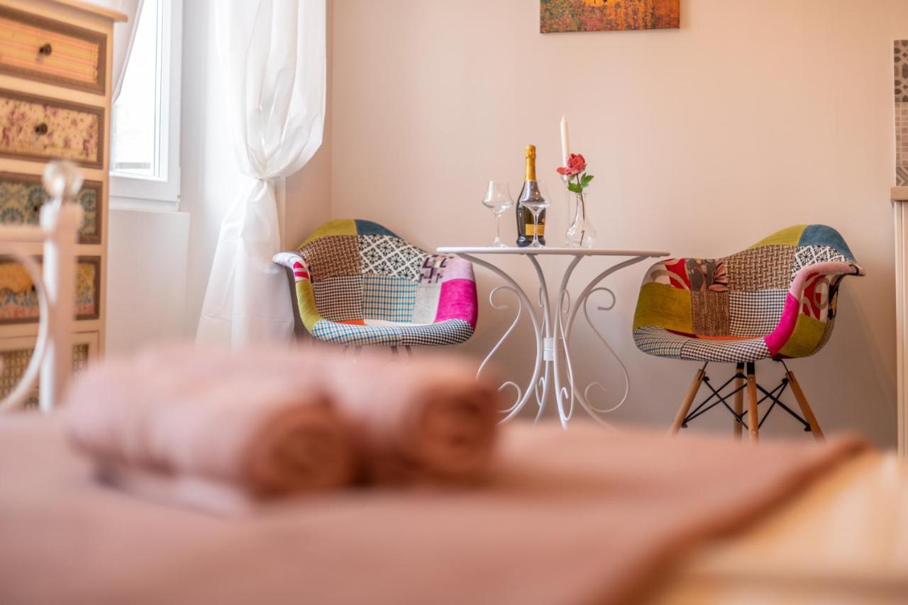 Old City Romantic Studios 4 With Free Private Parking Pola Esterno foto
