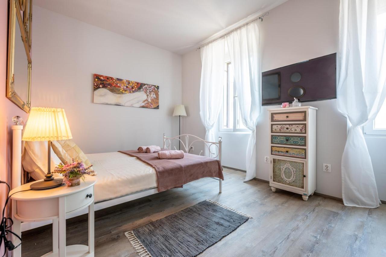 Old City Romantic Studios 4 With Free Private Parking Pola Esterno foto