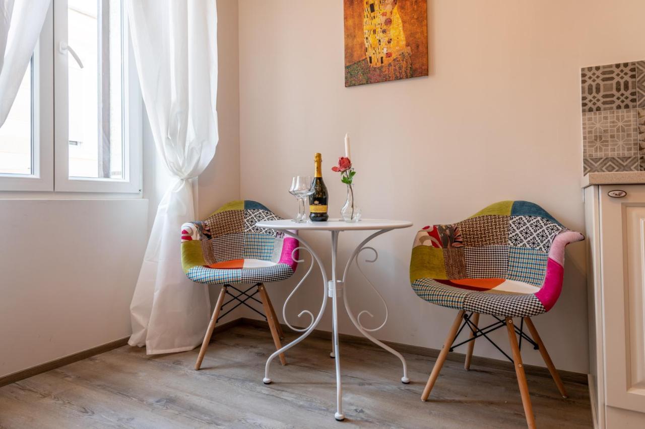 Old City Romantic Studios 4 With Free Private Parking Pola Esterno foto