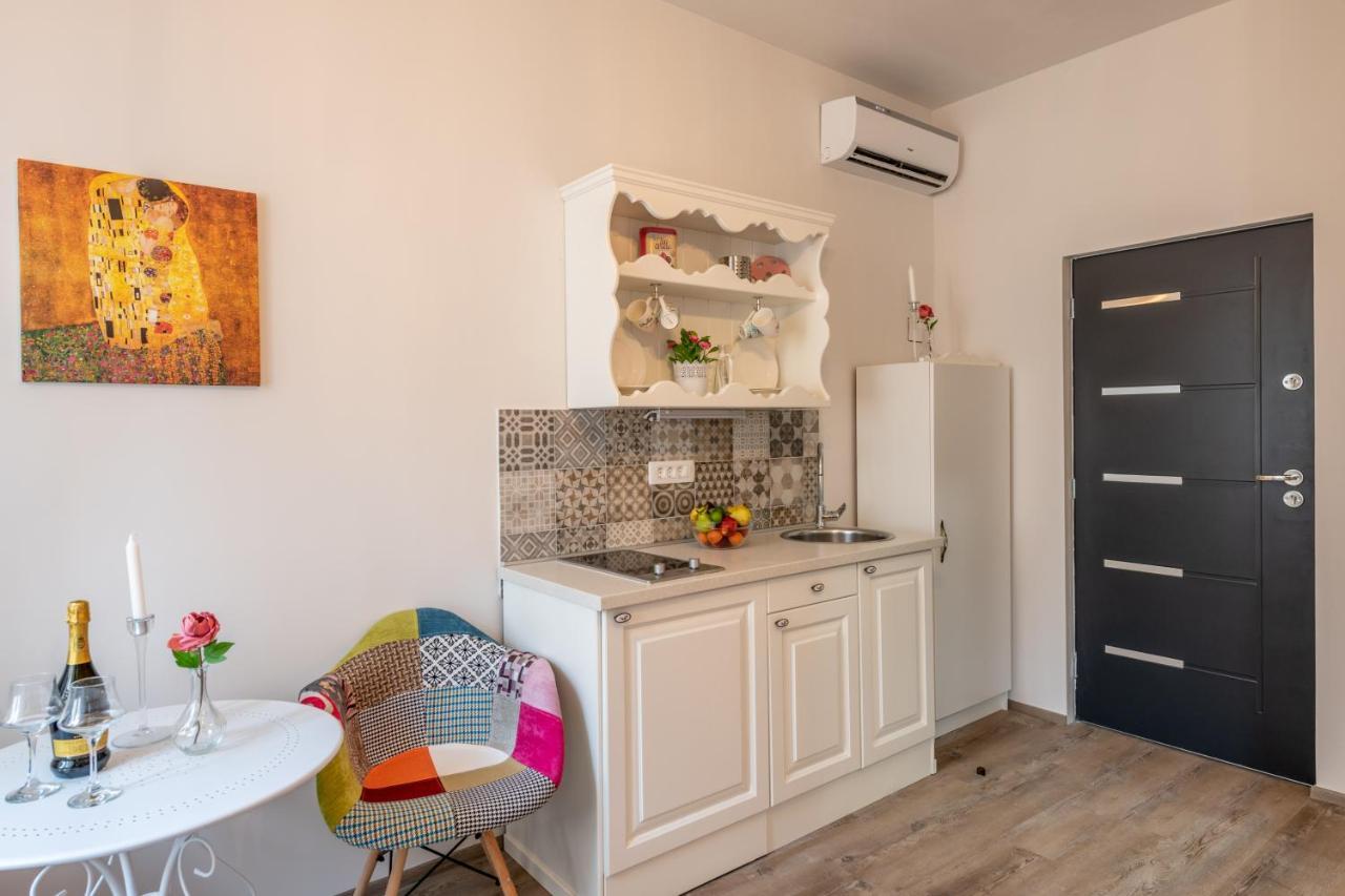 Old City Romantic Studios 4 With Free Private Parking Pola Esterno foto