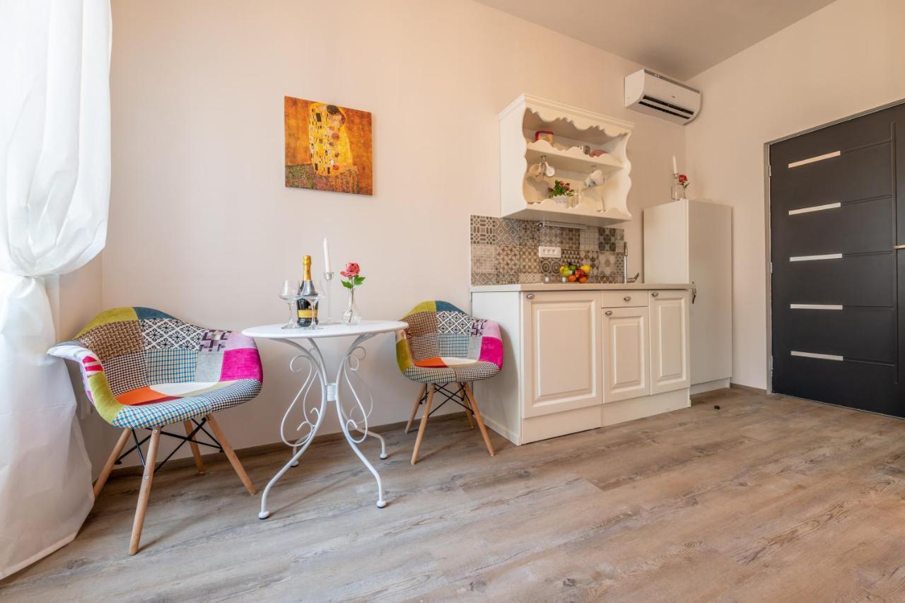 Old City Romantic Studios 4 With Free Private Parking Pola Esterno foto